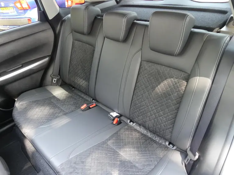 Suzuki Vitara 1.4 Boosterjet Style Smart Hybrid 6 jaar garantie! Nieuw uit voorraad leverbaar! Sunroof! afbeelding 25