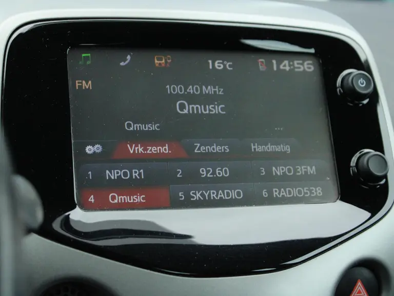 Toyota Aygo 1.0 VVT-i x-nav Achteruitrijcamera, Navigatie, Airco, Bluetooth afbeelding 21