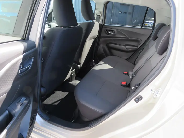 Suzuki Swift 1.2 Select Smart Hybrid, SPECIALE JUBILEUM 17 inch velgen, Striping pakket en Shark Fin Antenne afbeelding 11