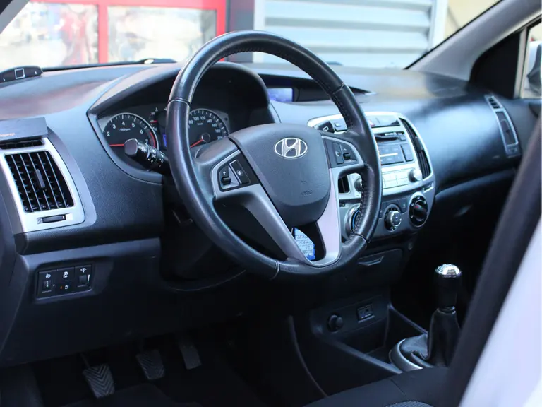 Hyundai i20 1.2i i-Motion 5-Deurs Afneembare Trekhaak, Airco, Parkeersensoren Achter, Radio/CD Speler afbeelding 5