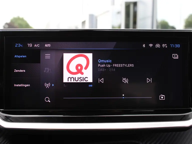 Peugeot e-208 Allure 51 kWh 156PK Navigatie, Rondomzichtcamera, Parkeersensoren, Apple Carplay, Android Auto afbeelding 24