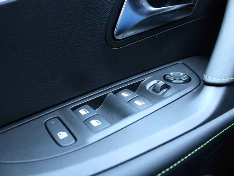 Peugeot 2008 GT 1.2 Hybrid 145PK Automaat Navigatie, Camera 360, Adaptieve cruise control, Lichtmetalen velgen afbeelding 26