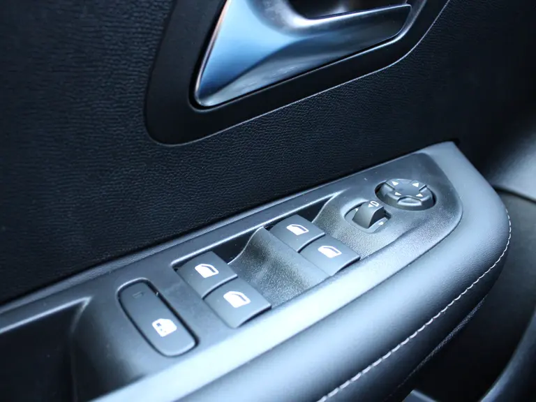 Peugeot 208 Allure 1.2 Hybrid 110PK e-DCS6 Automaat Navigatie, 360 camera, Lichtmetalen velgen, Parkeerhulp voor & achter, Cruise Control afbeelding 22