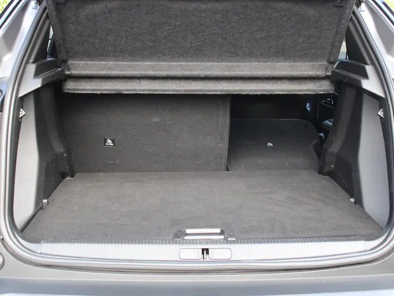 Peugeot 2008 GT Pack 1.2 PureTech 130PK EAT8 Automaat Panoramisch schuifkanteldak, Luxe Alcantara bekleding, Focal Hifi, Trekhaak afbeelding 11