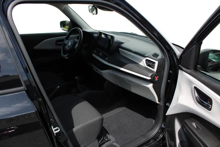 Suzuki Swift 1.2 Comfort Smart Hybrid NIEUW MET 6 JAAR GARANTIE! Navigatie, Achteruitrijcamera, Parkeersensoren Achter, Cruise Control Adaptief afbeelding 16