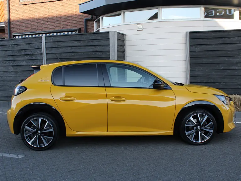 Peugeot 208 1.2 PureTech 100PK GT-Line EAT8 Automaat Navigatie, Panoramadak, Camera achter, Parkeerhulp voor & achter, Climate Control afbeelding 9
