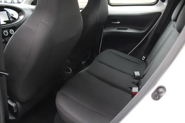 Toyota Aygo X 1.0 VVT-i S-CVT Play Achteruitrijcamera, DAB+ Radio, Airco, Bluetooth, Cruise Control Adaptief afbeelding 15