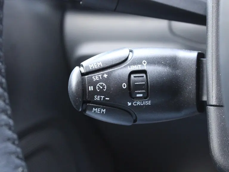 Citroën C3 Business 1.2 PureTech 82PK Navigatie, Achteruitrijcamera, Parkeersensoren, Keyless Entry & Start, Stoelverwarming, Apple Carplay, Android Auto afbeelding 23