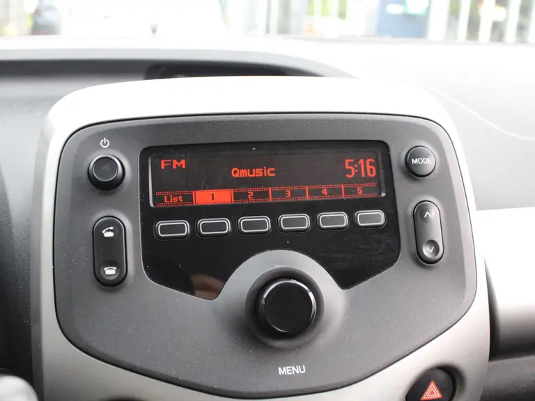 Peugeot 108 Active 1.0 e-VTi 68PK Airco, Bluetooth, Elektrische Ramen Voor, LED Dagrijverlichting afbeelding 16