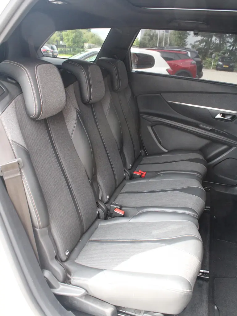Peugeot 5008 1.2 PureTech 130PK Blue Lease GT-Line Trekhaak, Elektrische achterklep en Navigatie afbeelding 30