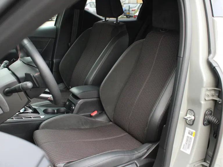DS DS 3 1.2 PureTech Performance Line Automaat Microvezel Bekleding, Rondomzicht Camera, Cruise en Climate Control afbeelding 6