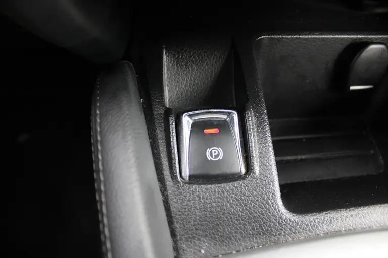 Nissan QASHQAI 1.2 N-Vision, Automaat, Parkeersensoren voor en Panorama Dak! afbeelding 19