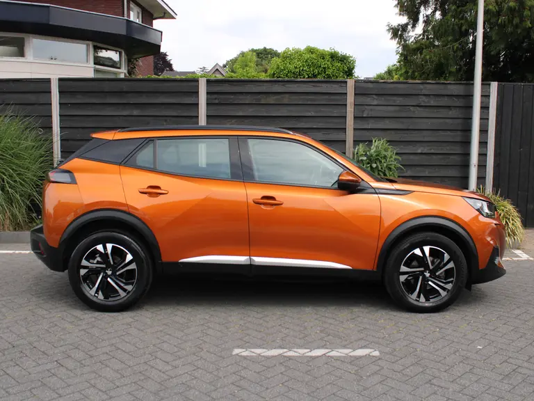 Peugeot 2008 Allure 1.2 PureTech 130PK EAT8 Automaat Navigatie, Achteruitrijcamera, Parkeersensoren, Dab, Apple Carplay. Android Auto afbeelding 7