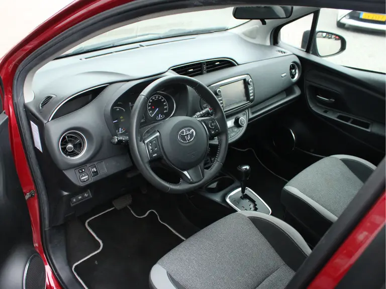 Toyota Yaris 1.5 Hybrid Y20 Automaat Trekhaak, Parkeercamera, Climate control, Cruise control, Lichtmetalen velgen afbeelding 7