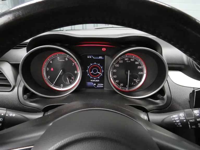 Suzuki Swift 1.0 Stijl Smart Hybrid Turbo, Trekhaak, 17 inch, Achteruitrijcamera, Carplay en Dealer onderhouden! afbeelding 13