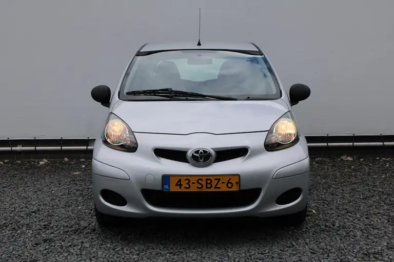 Toyota Aygo 1.0-12V Now Airco, Elektrische Ramen, Centrale Vergrendeling, Radio afbeelding 9
