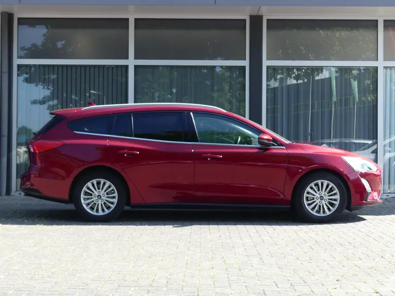 Ford FOCUS Wagon 1.5 EcoBoost Titanium Business Trekhaak, Bang & Olufsen, Cruise en Climate Control afbeelding 2