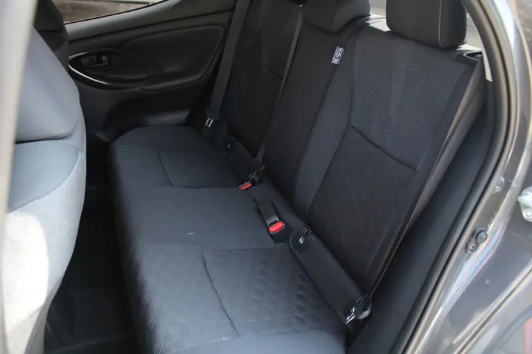 Toyota Yaris 1.5 Hybrid 115 Team Player Automaat Achteruitrijcamera, Parkeersensoren voor en achter, Airco Automatisch, Cruise Control Adaptief afbeelding 7