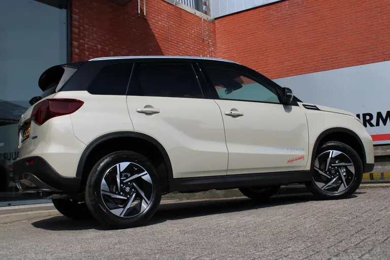 Suzuki Vitara 1.4 Boosterjet Style Smart Hybrid Navigatie, Cruise Control Adaptief, Achteruitrijcamera, Parkeersensoren Voor en Achter afbeelding 8