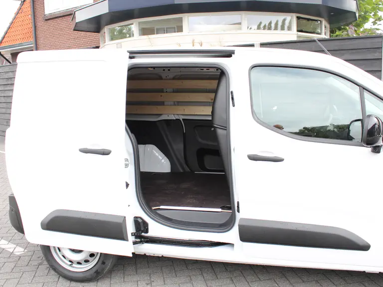 Peugeot Partner 1.5 BlueHDi 130PK EAT8 S&S L1 Automaat Trekhaak, Navigatie, Airconditioning, Camera achter & zijkant, Parkeerhulp voor & achter, Betimmering afbeelding 11