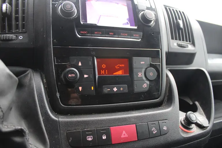 Citroën Jumper 30 2.2 BlueHDi 140 L1H1 Control Economy Climate control, Trekhaak, Navigatie, Camera, Bluetooth handsfree, Imperiaal, Sidebars, afbeelding 19