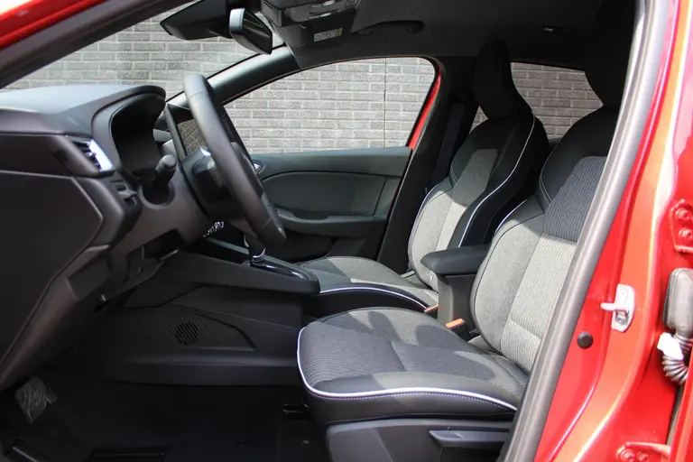 Mitsubishi Colt 1.6 HEV First Edition Automaat, Cruise/Climate control, Applecar./Andr. auto, Camera, 17"LM Velgen afbeelding 9