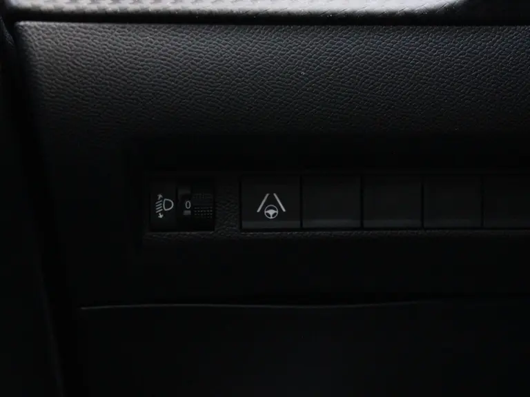 Peugeot 208 Allure 1.2 Hybrid 100PK e-DCS6 Automaat Navigatie, Achteruitrijcamera, Stoelverwarming, Adaptieve Cruise Control afbeelding 16