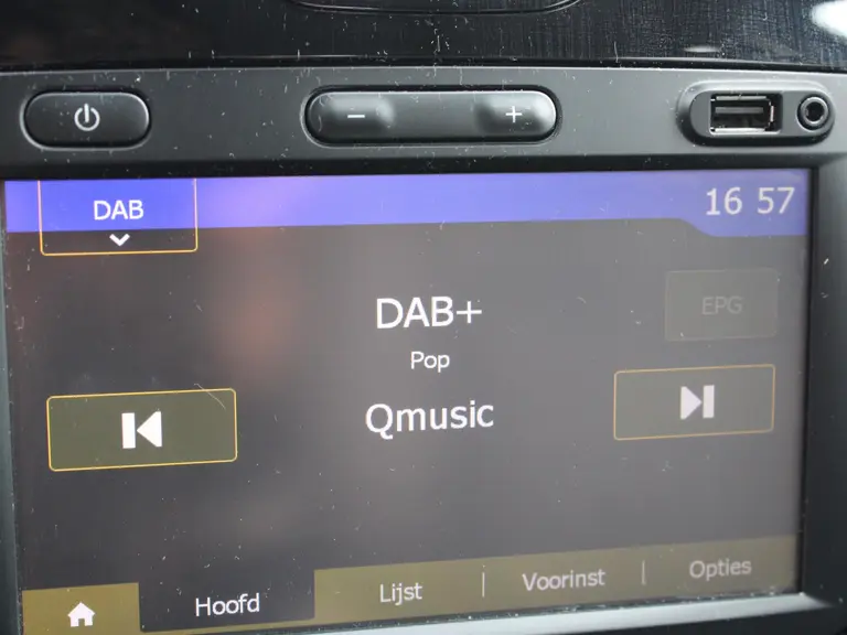 Dacia Duster Blackshadow 1.2 TCe 4x2 125PK Leder, Trekhaak, Achteruitrijcamera, Navigatie, Airco afbeelding 24