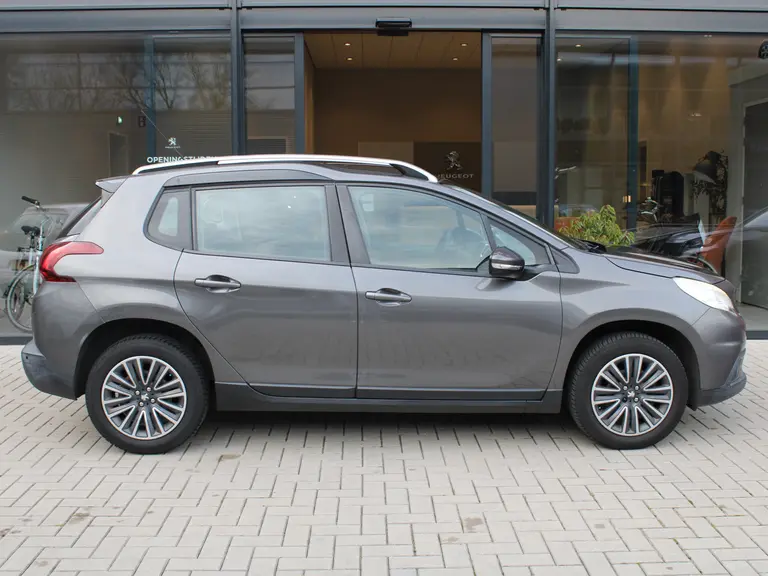 Peugeot 2008 1.2 PureTech Active 110PK Climate Control, Trekhaak, Navigatie afbeelding 9