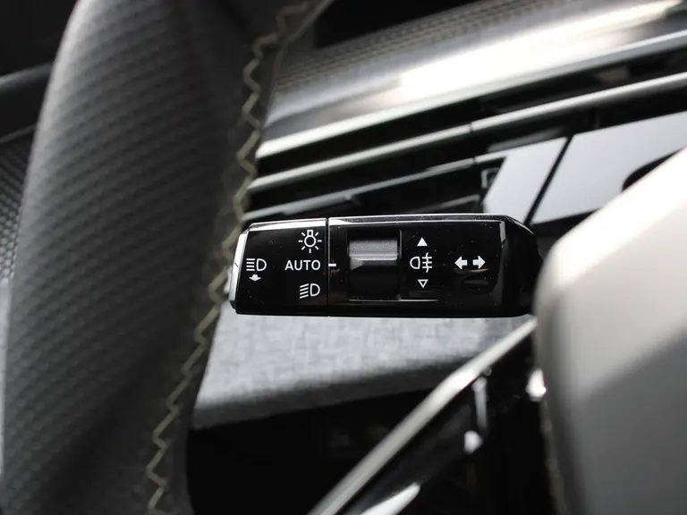 Peugeot 3008 GT 1.2 Hybrid 136PK e-DCS6 Automaat Navigatie, Rondomzichtcamera, Stoel & Stuurverwarming, Elektrische Achterklep, Alcantara afbeelding 23