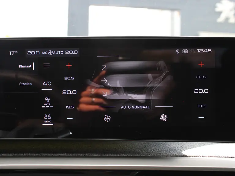 Peugeot 3008 Allure 1.2 Hybrid 145PK e-DCS6 Automaat Navigatie, Achteruitrijcamera, Keyless Entry & Start Stoelverwarming, Apple Carplay, Android Auto afbeelding 23