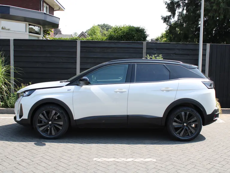 Peugeot 3008 GT 1.2 PureTech 130PK EAT8 Automaat Navigatie, Keyless, Achteruitrijcamera, Elektrische Achterklep, Apple Carplay, Android Auto afbeelding 6