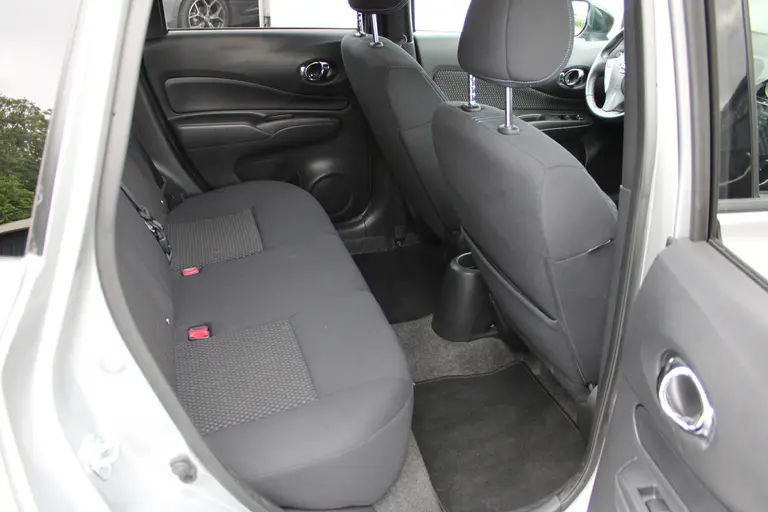 Nissan Note 1.2 Black Edition, All-Seasons, Hoge instap, Navigatie en Cruise Control! afbeelding 11