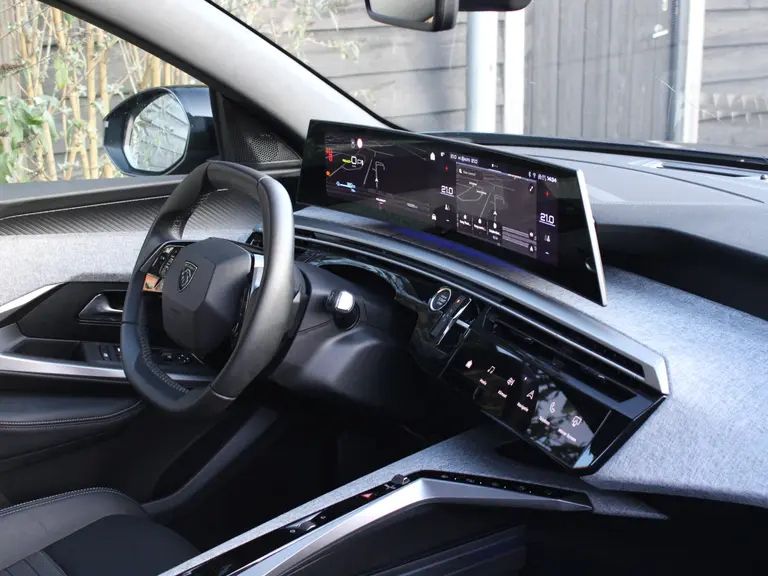 Peugeot E-3008 Allure 73 kWh 214PK Automaat Navigatie, Rondomzichtcamera, Keyless Entry & Start, Parkeersensoren Voor & Achter afbeelding 17