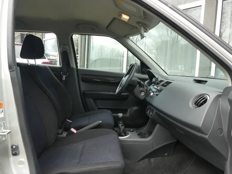 Suzuki Swift 1.3 Shogun Nederlandse auto, All season banden, Airco afbeelding 8
