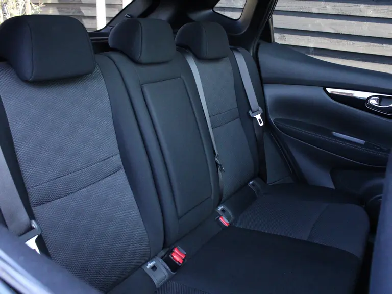 Nissan QASHQAI 1.2 115PK N-Connecta X-Tronic CVT Automaat Navigatie, Rondomzicht Camera, DAB, Panoramadak, Parkeersensoren Voor & Achter afbeelding 14