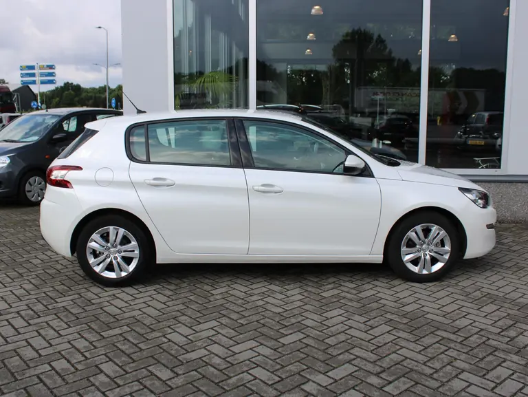Peugeot 308 1.2 PureTech Active Trekhaak, Climat control, Cruise control, Allseasonbanden, Lichtmetalen velgen afbeelding 3