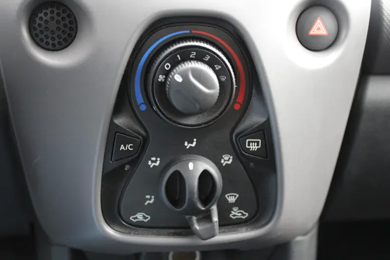 Peugeot 108 1.0 e-VTi Active 5-deurs airco, elektrische bediende ramen voor, bluetooth handsfree afbeelding 21