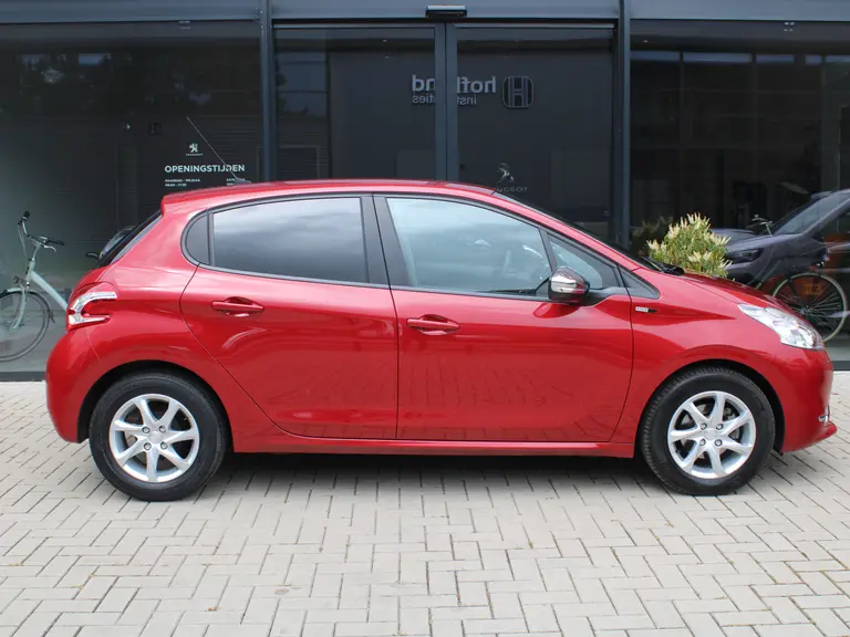 Peugeot 208 1.2 VTi 82PKStyle Lichtmetalen velgen, Airco, Navigatie en Getinte Ramen afbeelding 10