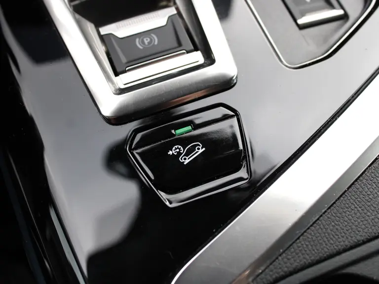 Peugeot 3008 1.2 PureTech 130PK Allure Automaat Navigatie, Achteruitrijcamera, Keyless, Elektrische Achterklep, Perkeersensoren afbeelding 34