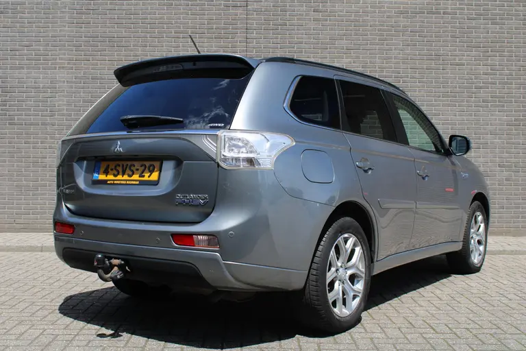 Mitsubishi Outlander 2.0 PHEV Instyle Cruise/Climate control, Navigatie, Trekhaak, Elek.schuifdak, Leder int.,  Stoel verwarming Trekgewicht 1.500 KG! afbeelding 4