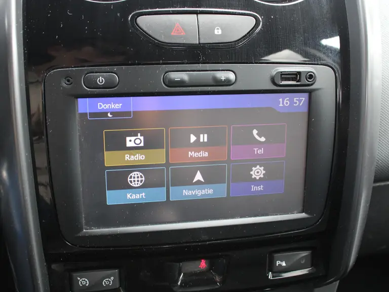 Dacia Duster Blackshadow 1.2 TCe 4x2 125PK Leder, Trekhaak, Achteruitrijcamera, Navigatie, Airco afbeelding 23