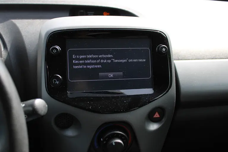 Toyota Aygo 1.0 VVT-i x-first, Camera, Applecarplay/Androidauto, LM-Velgen en Dealer ondehouden! afbeelding 19