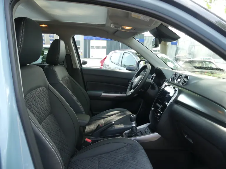 Suzuki Vitara 1.4 Boosterjet Style Smart Hybrid 6 jaar garantie! Nieuw uit voorraad leverbaar! Sunroof! afbeelding 8