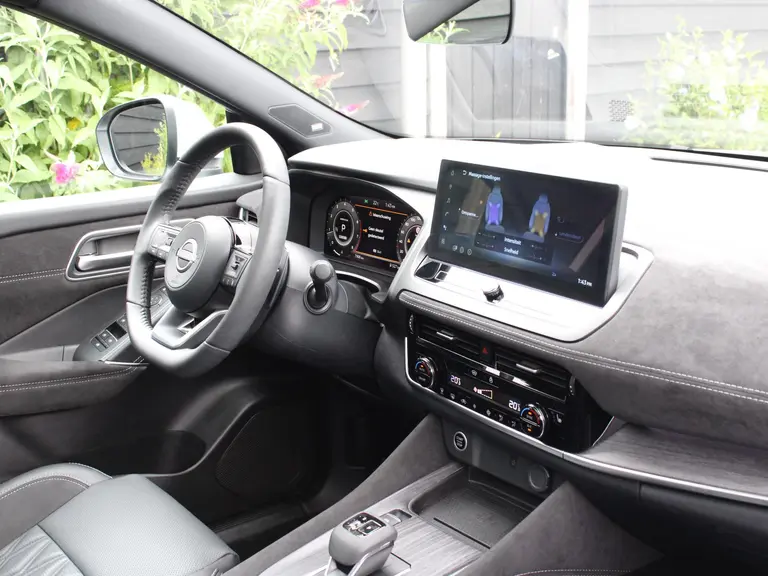 Nissan QASHQAI Tekna Plus 1.3 MHEV 158PK Xtronic Automaat Navigatie, Rondomzichtcamera, Keyless, Panoramadak, Leder, Elektrische Kofferbak, Stoelverwarming, Massage afbeelding 22