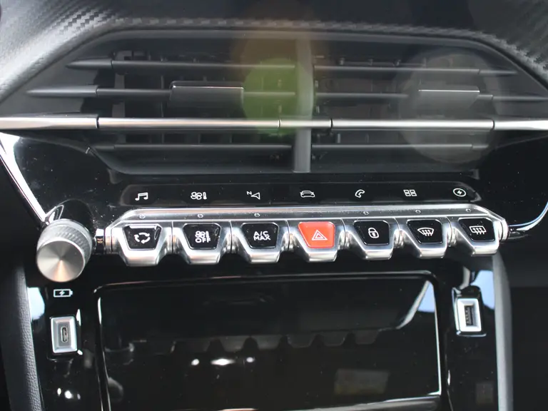 Peugeot e-2008 EV GT 50 kWh Navigatie, Lichtmetalen velgen 18 inch, Keyless Entry, Dodehoek detectie afbeelding 32