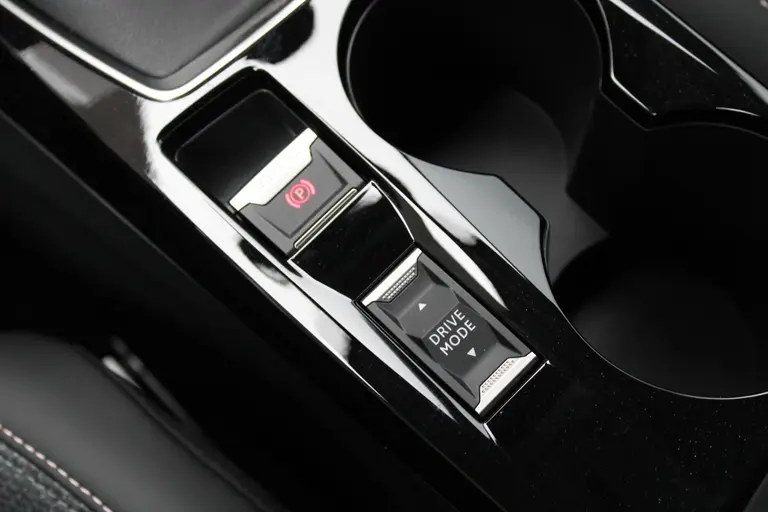 Peugeot 208 Allure 1.2 PureTech 100PK Navigatie, Stoelverwarming, Camera achter, Parkeerhulp voor & Achter, Lichtmetalen velgen afbeelding 19