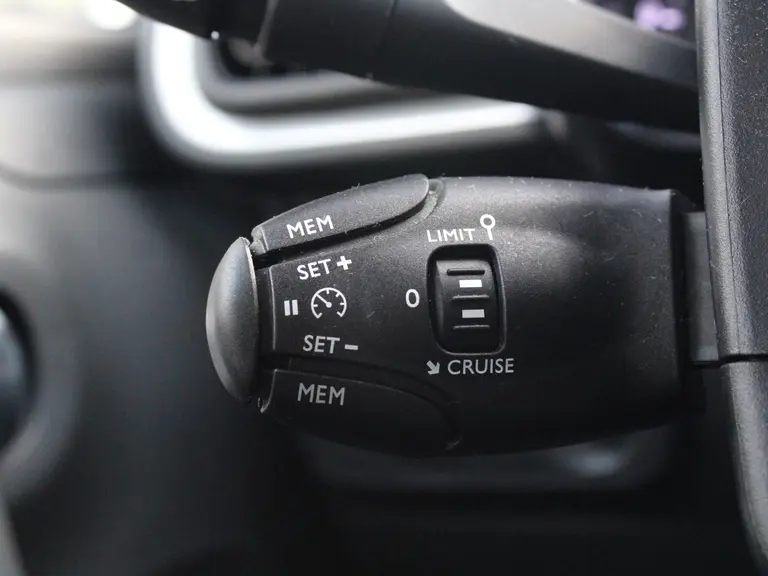 Citroën C3 You 1.2 PureTech 83PK Cruise Control, Airco, Parkeersensoren Achter, Stoelverwarming, Bluetooth afbeelding 20