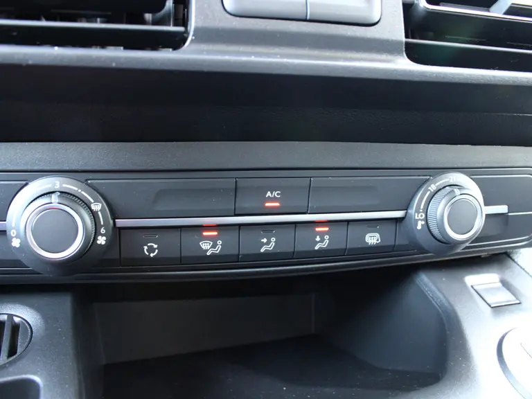 Peugeot Partner 1.5 BlueHDi 130PK EAT8 Automaat L1 White & Black Edition, Navigatie, Airconditioning, Camera Achter + Zijkant, Parkeerhulp voor & achter, Trekhaak afbeelding 25