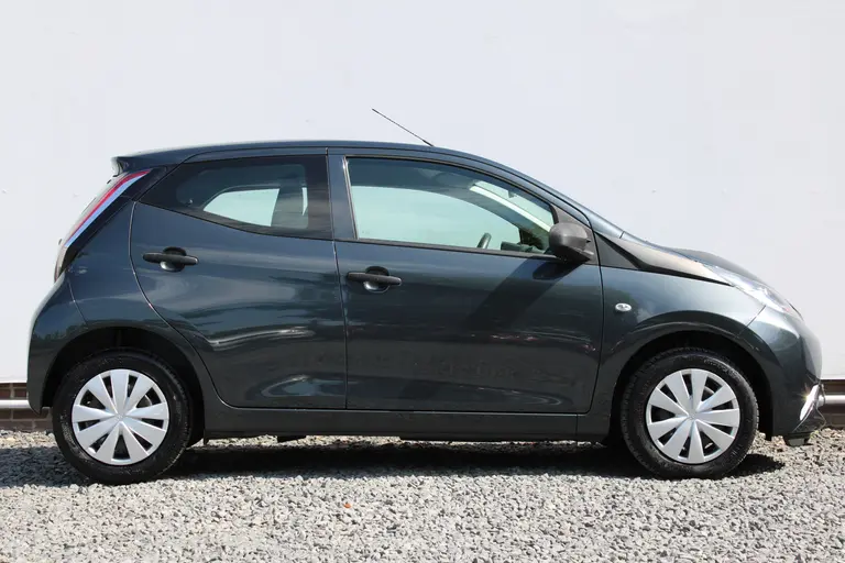 Toyota Aygo 1.0 VVT-i x-fun Elektr. ramen voor, Start/Stop Systeem, Airco, All-Season banden afbeelding 2